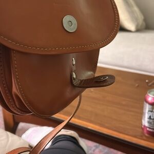 VINTAGE Vera Pella Italian Shoulder Bag Magnetic Closure. Saddle, brown color.